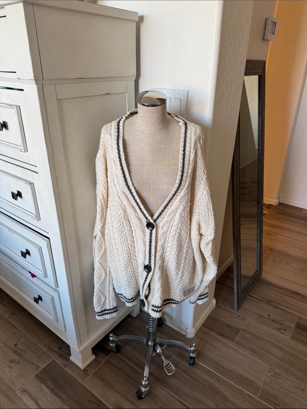 Taylor Swift XL/2XL Folklore Cream Cable Knit Cardigan Sweater